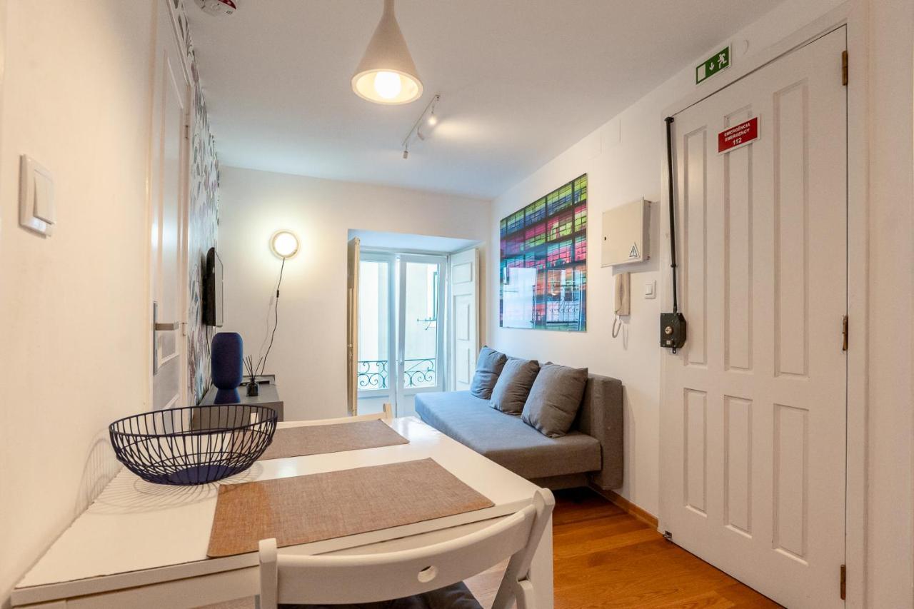 Contemporary Apartment In Chiado 3 Lissabon Buitenkant foto
